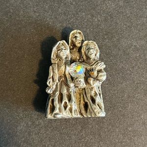 Pewter Wizard Peasants With Crystal Ball Miniature